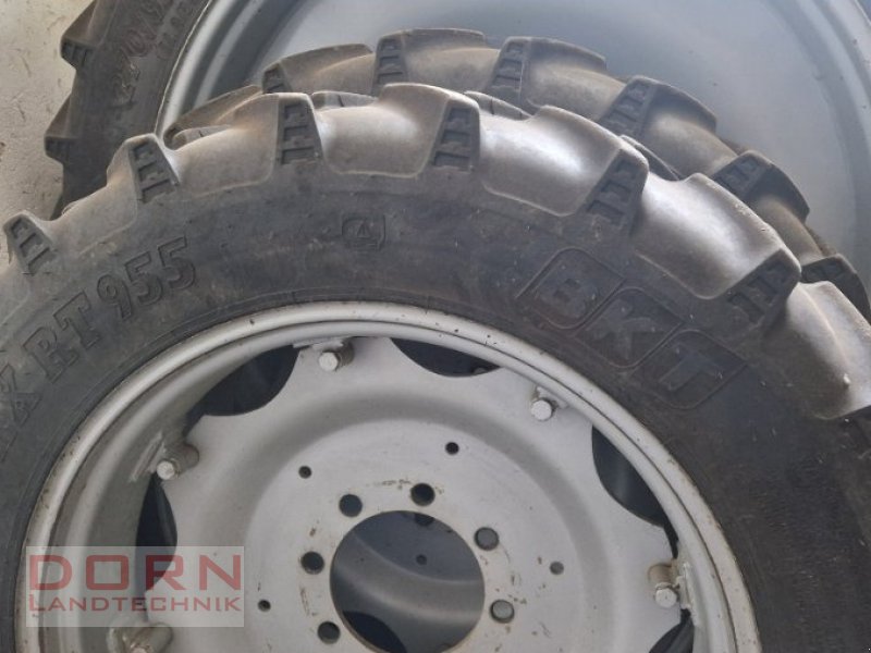 Pflegerad des Typs BKT 270/95R32+270/95R48, Gebrauchtmaschine in Regensburg (Bild 1)