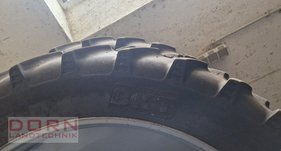 Pflegerad des Typs BKT 270/95R32+270/95R48, Gebrauchtmaschine in Schierling (Bild 2)