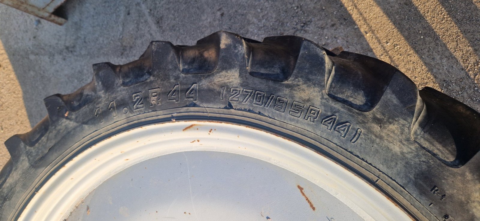 Pflegerad of the type BKT 280/85R28 270/95R44 Pflegeräder komopletter Satz IHC, Gebrauchtmaschine in Palling (Picture 2)