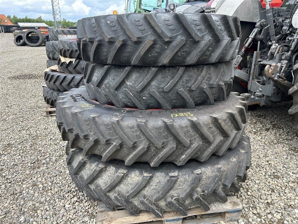 Pflegerad des Typs BKT 380/90R50 + 340/85R38 - faste fælge 2.0m spor Fendt 818/724, Gebrauchtmaschine in Rødekro (Bild 1)