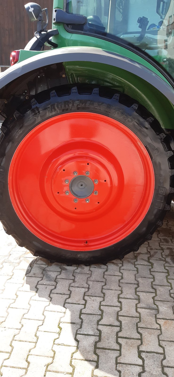 Pflegerad Türe ait BKT Pflegebereifung, Gebrauchtmaschine içinde Straubing (resim 1)