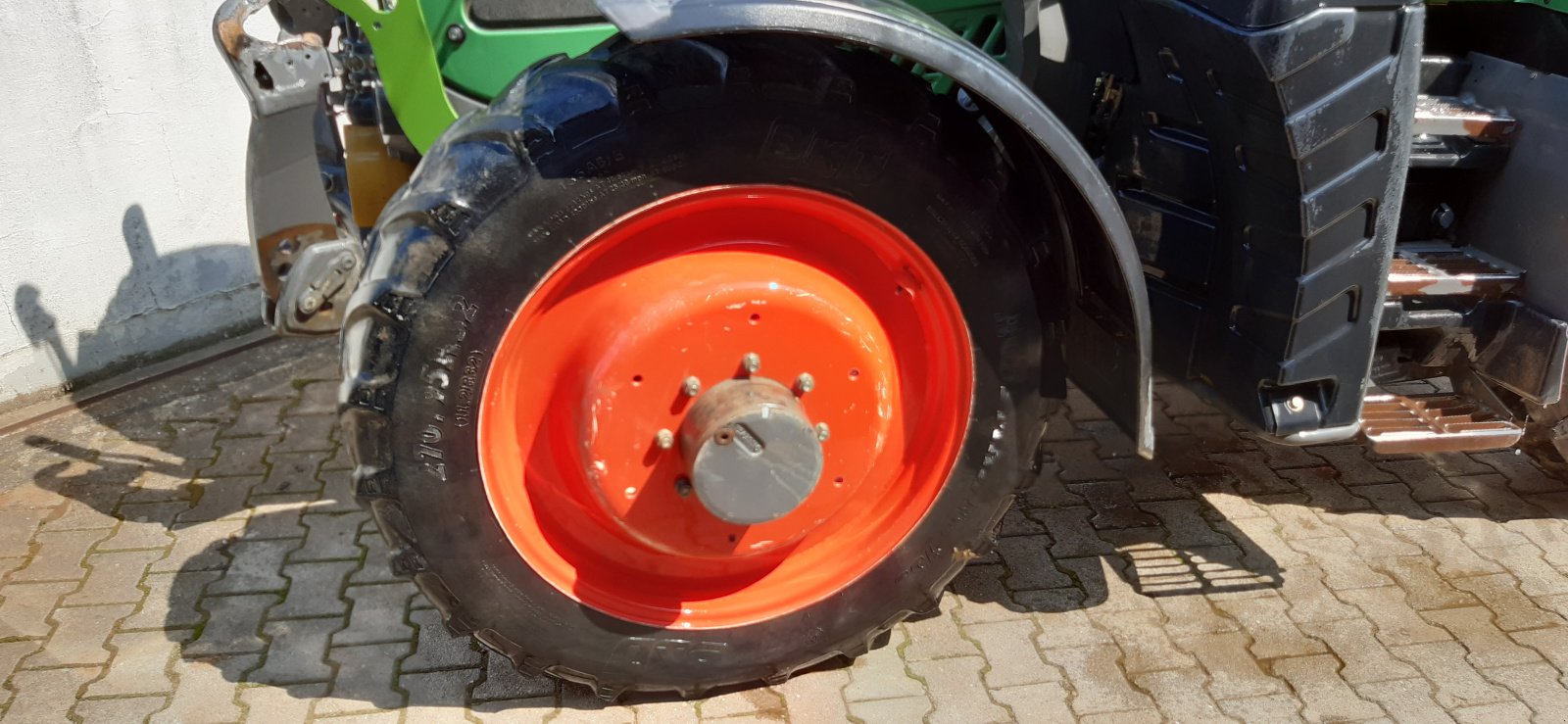 Pflegerad Türe ait BKT Pflegebereifung, Gebrauchtmaschine içinde Straubing (resim 2)