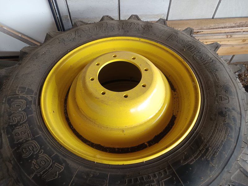 Pflegerad of the type Bohnenkamp 16.9R30, Neumaschine in Amorbach (Picture 1)