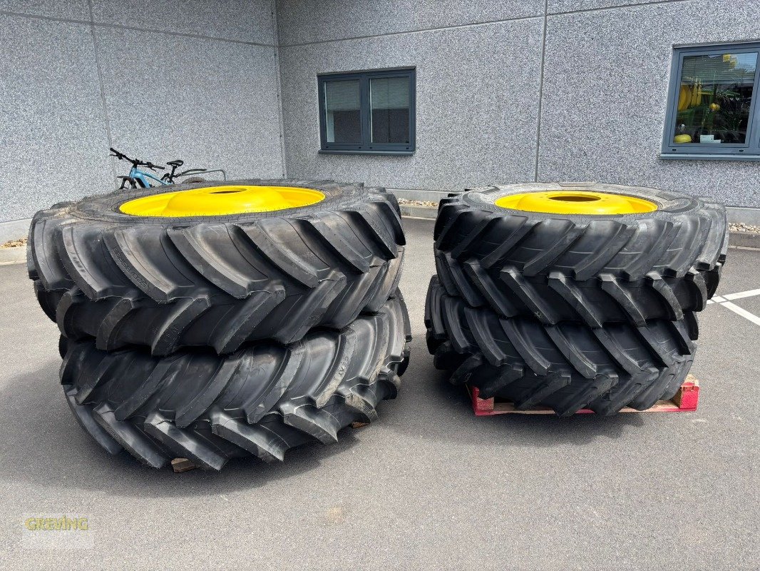 Pflegerad des Typs Ceat VF 520/85 R38 + 480/70 R30, Neumaschine in Euskirchen (Bild 1)