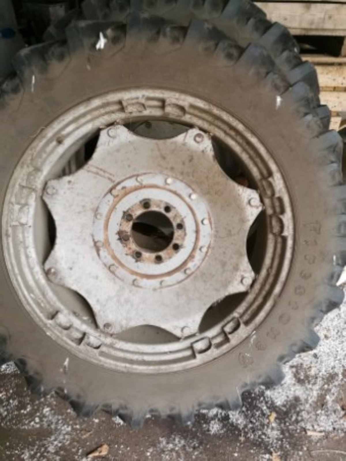 Pflegerad of the type Continental 13/6R38-11/2R28, Gebrauchtmaschine in Give (Picture 1)