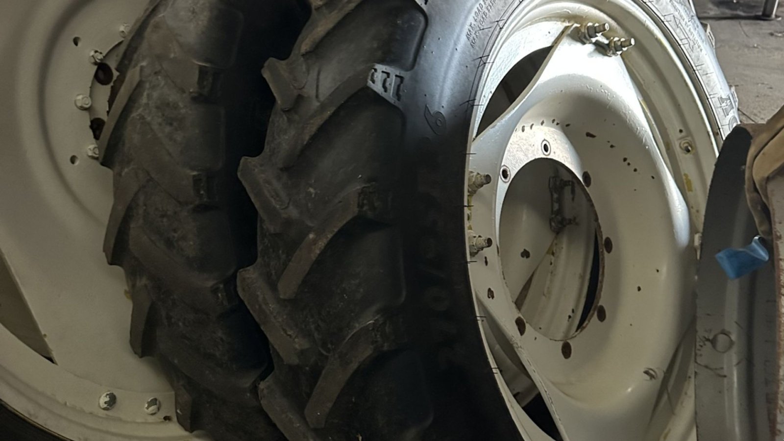 Pflegerad del tipo GoodYear 340/85R48 og 270/95R36, Gebrauchtmaschine en øster ulslev (Imagen 3)