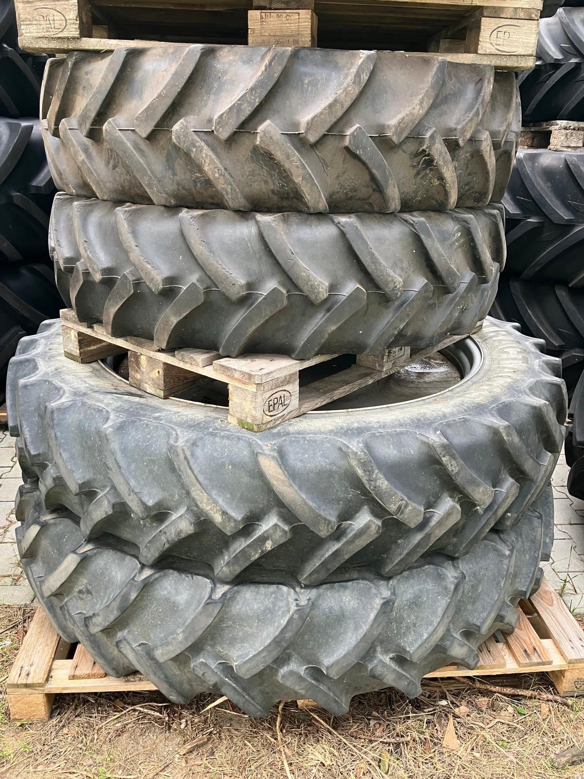 Pflegerad des Typs Massey Ferguson 340/95R48 + 320/95R32 Continental, Gebrauchtmaschine in Hillerse (Bild 1)