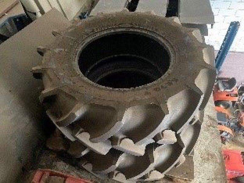 Pflegerad des Typs Mitas 380/70 R24, Gebrauchtmaschine in Roermond (Bild 1)
