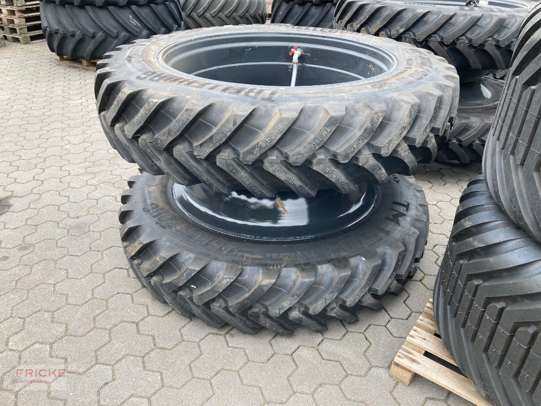 Pflegerad des Typs Trelleborg 8x 380/90 R46 TM 150 Zwillingspflegeräder, Neumaschine in Bockel - Gyhum (Bild 1)