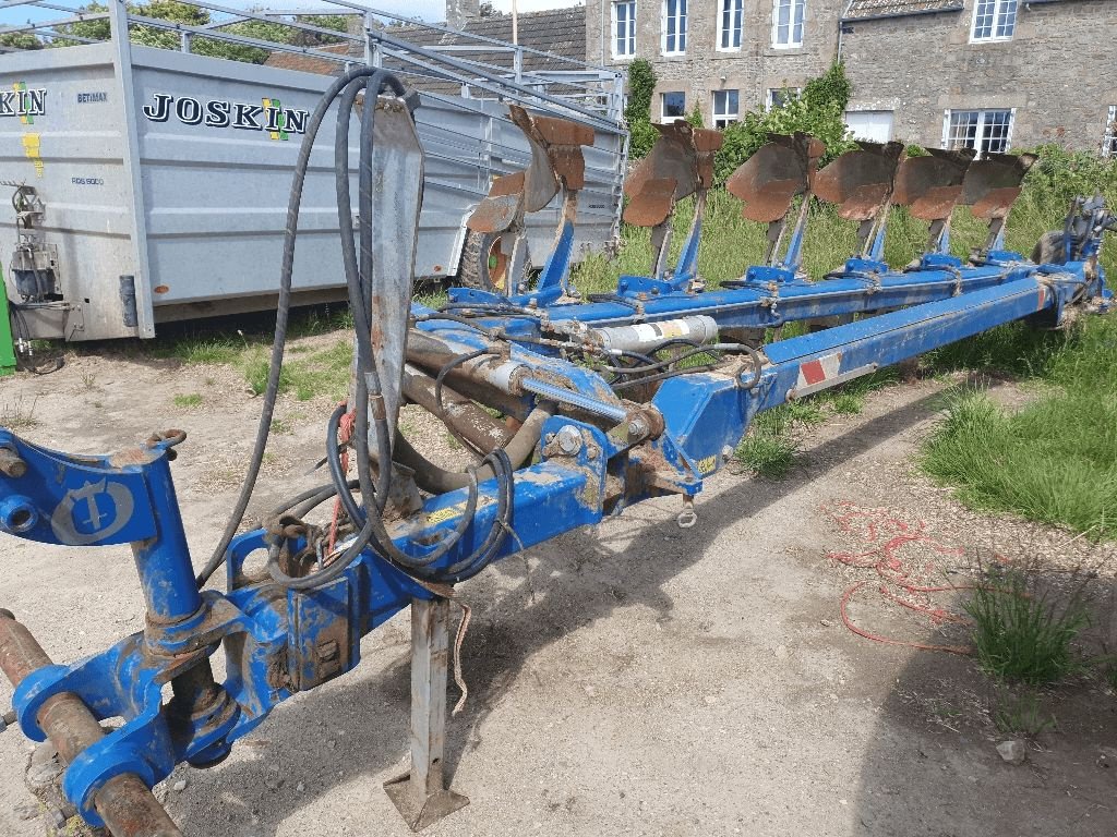 Pflug des Typs Överum 6 CORPS, Gebrauchtmaschine in DOMFRONT (Bild 1)