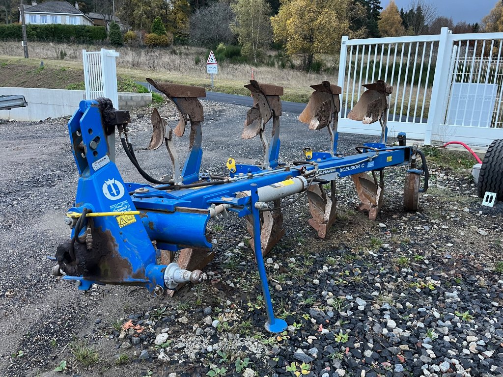 Pflug типа Överum X CELSIOR C CX 490 H, Gebrauchtmaschine в VERNOUX EN VIVARAIS (Фотография 1)