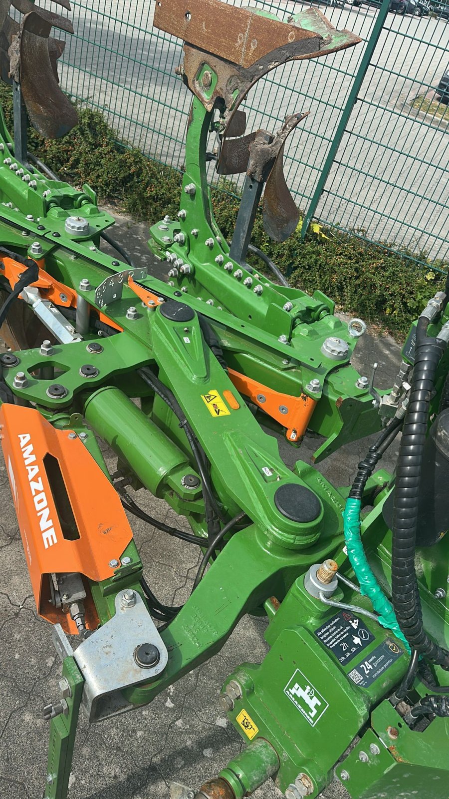Pflug van het type Amazone Teres 300 V 5+0 100, Gebrauchtmaschine in Husum (Foto 4)