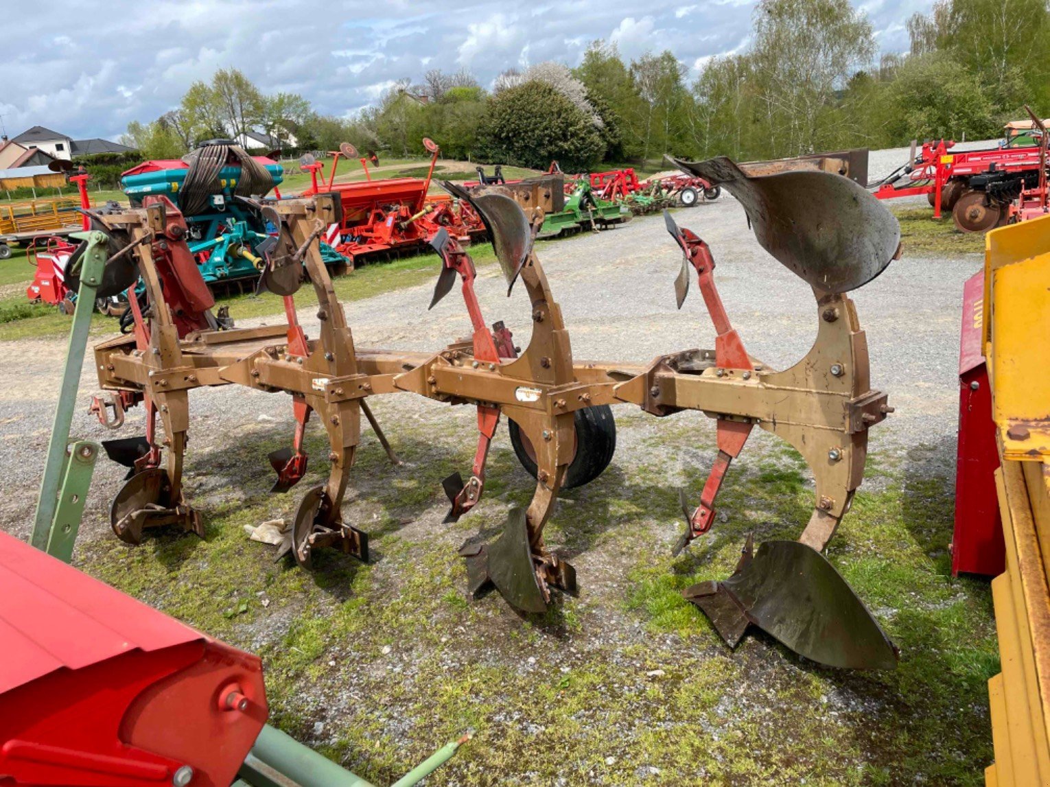 Pflug typu Goizin 4 CORPS, Gebrauchtmaschine w LA SOUTERRAINE (Zdjęcie 3)