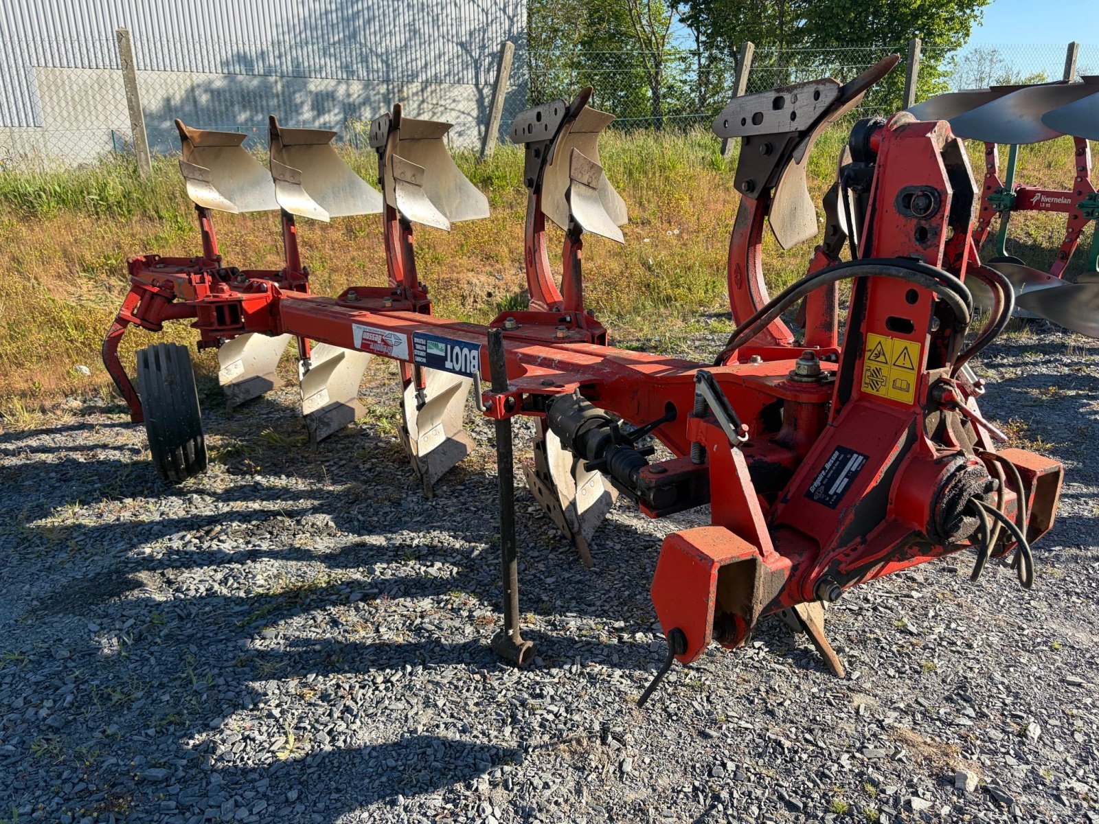 Pflug του τύπου Gregoire-Besson Charrue RB41 . Gregoire Besson, Gebrauchtmaschine σε SAINT CLAIR SUR ELLE (Φωτογραφία 2)