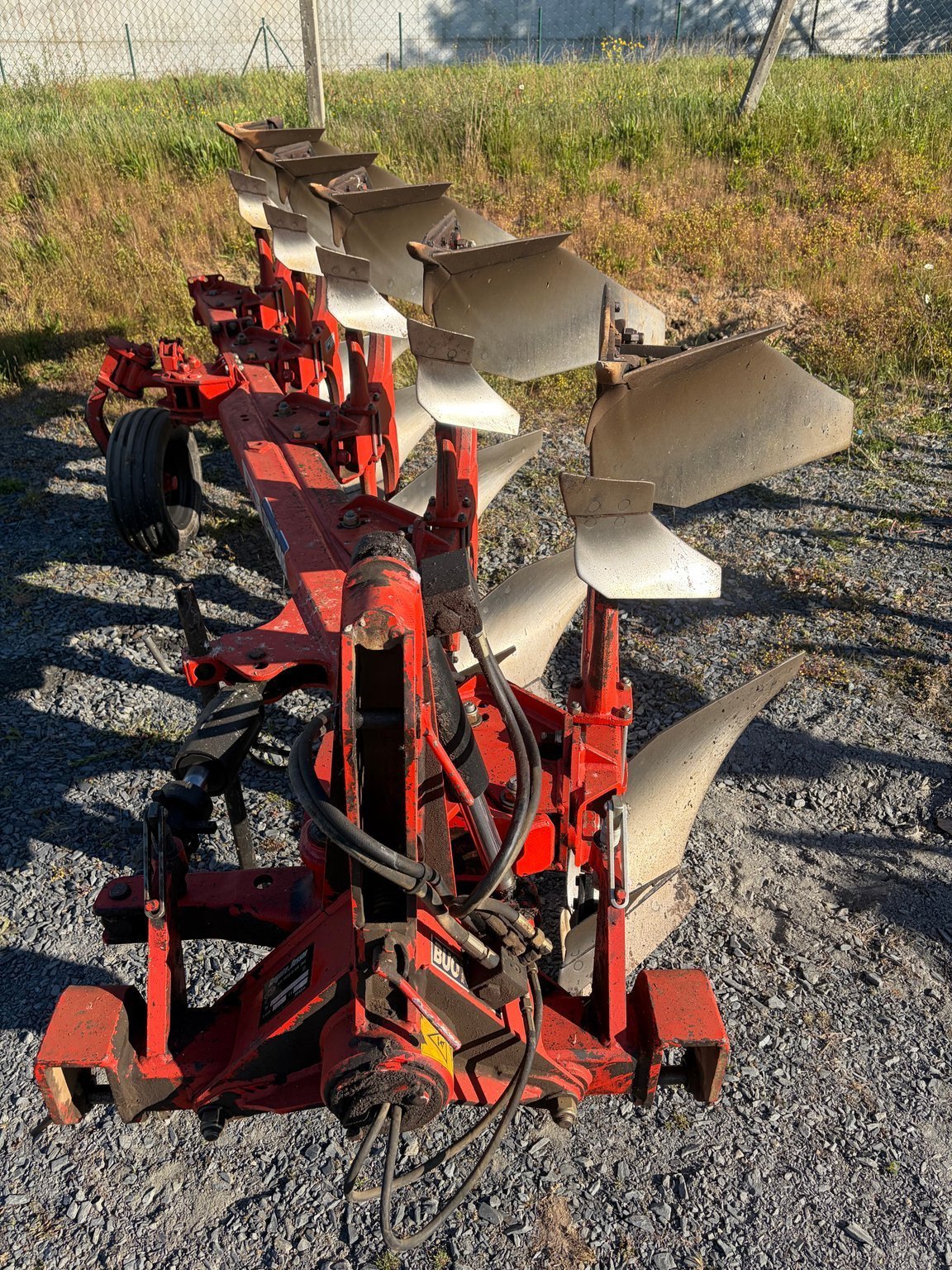 Pflug Türe ait Gregoire-Besson Charrue RB41 . Gregoire Besson, Gebrauchtmaschine içinde SAINT CLAIR SUR ELLE (resim 2)