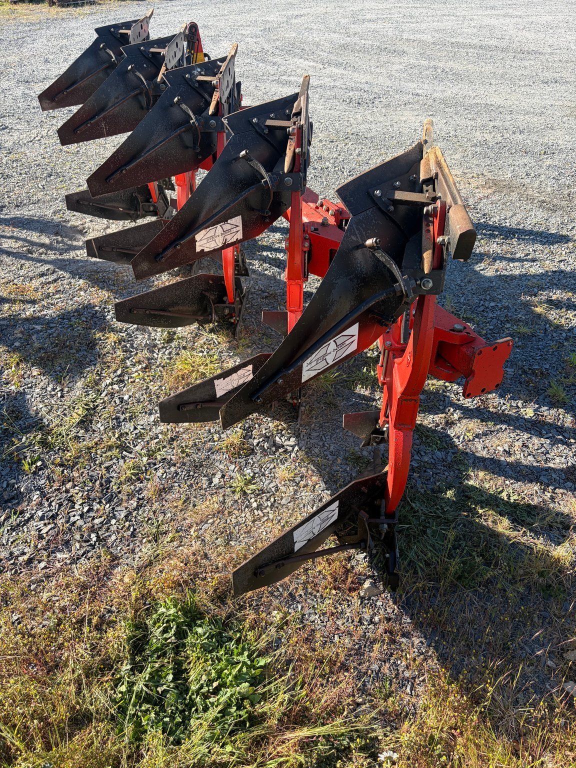 Pflug Türe ait Gregoire-Besson Charrue RB41 . Gregoire Besson, Gebrauchtmaschine içinde SAINT CLAIR SUR ELLE (resim 7)