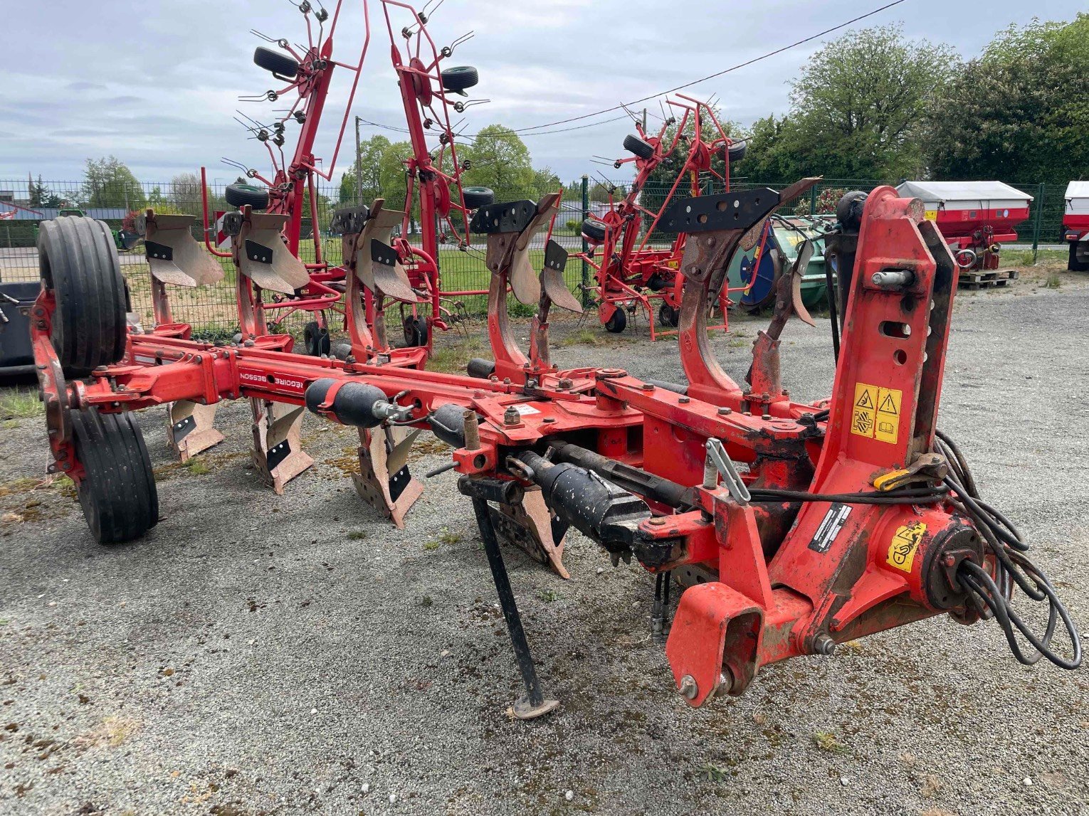 Pflug van het type Gregoire-Besson Charrue RWY47 . Gregoire Besson, Gebrauchtmaschine in SAINT CLAIR SUR ELLE (Foto 3)