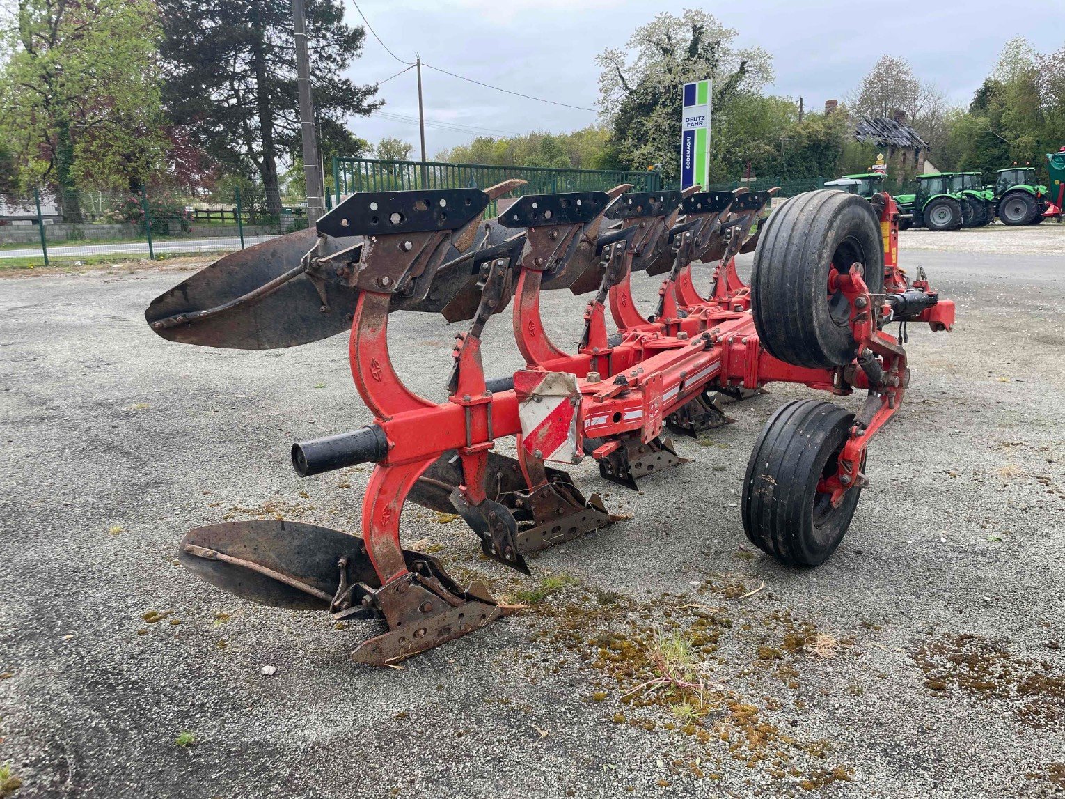 Pflug типа Gregoire-Besson Charrue RWY47 . Gregoire Besson, Gebrauchtmaschine в SAINT CLAIR SUR ELLE (Фотография 6)