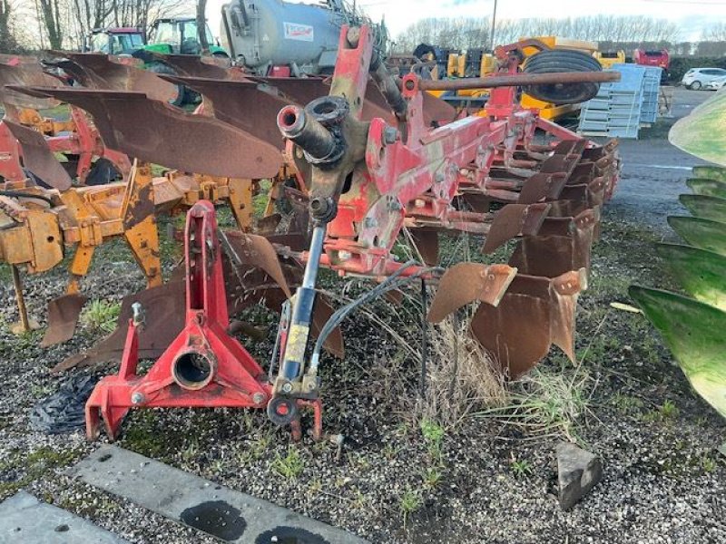 Pflug tipa Gregoire-Besson RB41, Gebrauchtmaschine u les hayons (Slika 1)