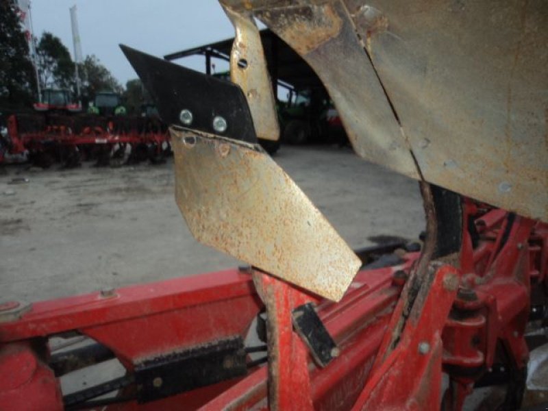 Pflug Türe ait Gregoire-Besson RCW 6, Gebrauchtmaschine içinde MOULLE (resim 10)