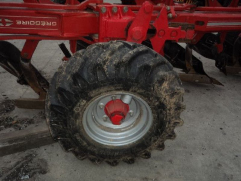 Pflug Türe ait Gregoire-Besson RCW 6, Gebrauchtmaschine içinde MOULLE (resim 4)