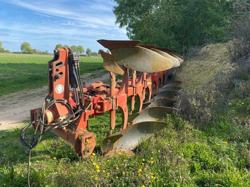 Pflug типа Gregoire-Besson RWB 7, Gebrauchtmaschine в LE PONT CHRETIEN (Фотография 2)