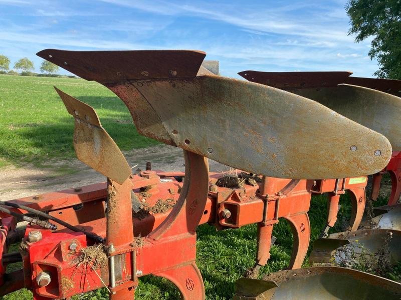 Pflug типа Gregoire-Besson RWB 7, Gebrauchtmaschine в LE PONT CHRETIEN (Фотография 11)