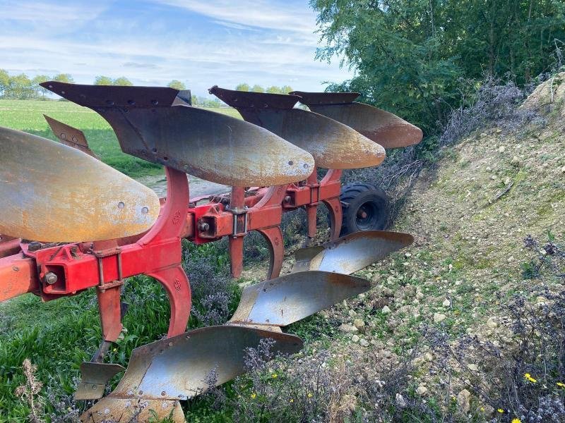 Pflug типа Gregoire-Besson RWB 7, Gebrauchtmaschine в LE PONT CHRETIEN (Фотография 5)