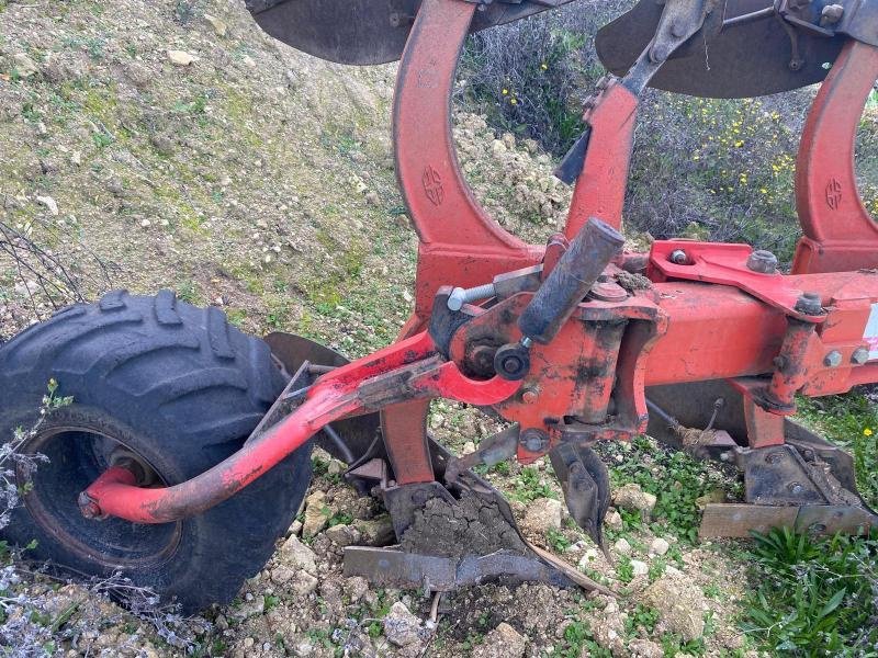 Pflug типа Gregoire-Besson RWB 7, Gebrauchtmaschine в LE PONT CHRETIEN (Фотография 9)