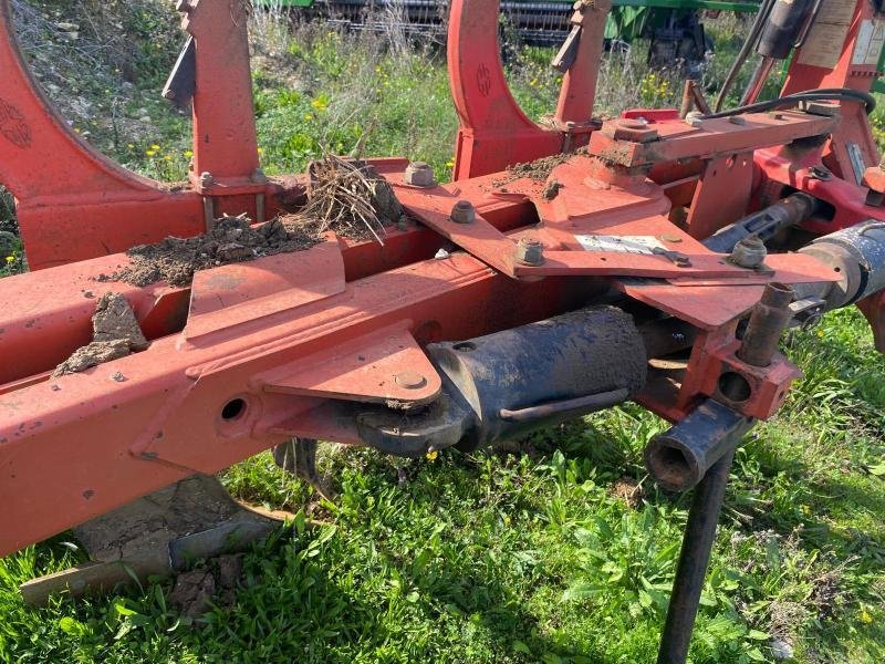Pflug типа Gregoire-Besson RWB 7, Gebrauchtmaschine в LE PONT CHRETIEN (Фотография 10)