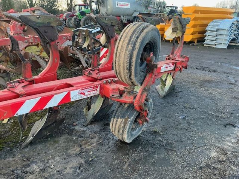 Pflug van het type Gregoire-Besson RWB7, Gebrauchtmaschine in les hayons (Foto 5)