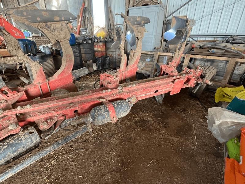 Pflug typu Gregoire-Besson RWY 47, Gebrauchtmaschine v LE PONT CHRETIEN (Obrázek 2)