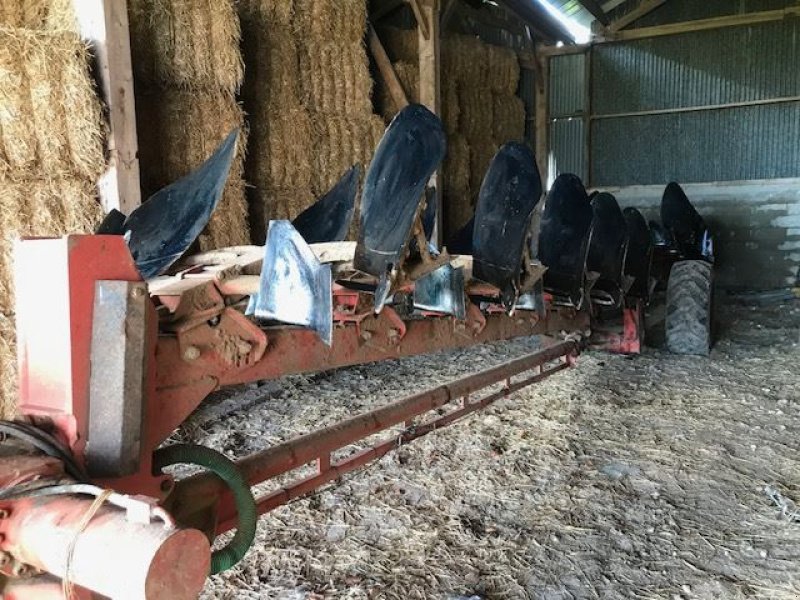 Pflug typu Gregoire-Besson SPERB9, Gebrauchtmaschine v les hayons