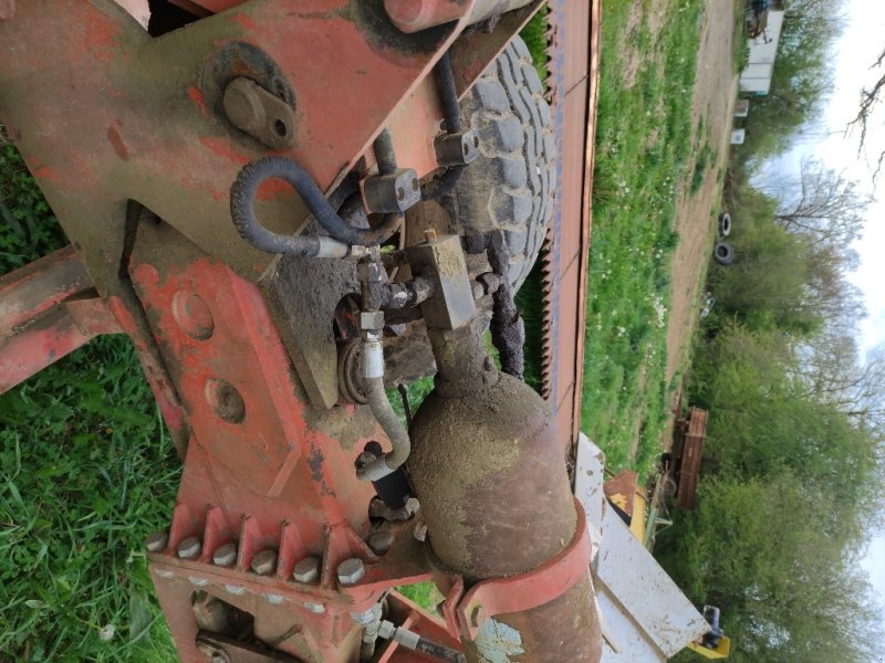 Pflug del tipo Gregoire-Besson SPERWY7, Gebrauchtmaschine In COGNAC LA FORET (Immagine 1)