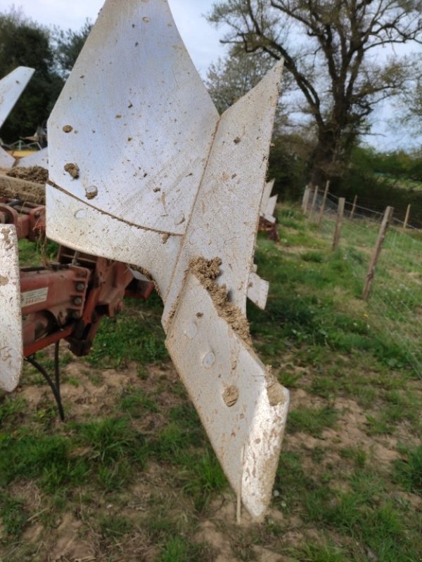 Pflug typu Gregoire-Besson SPERWY7, Gebrauchtmaschine w COGNAC LA FORET (Zdjęcie 3)