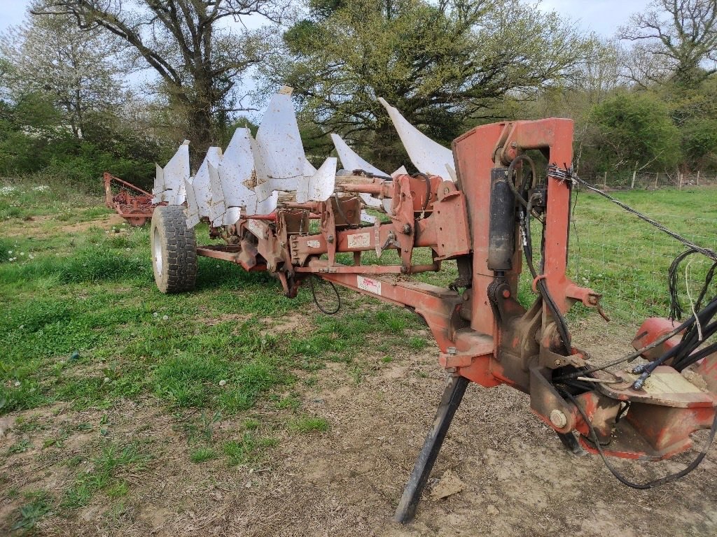 Pflug typu Gregoire-Besson SPERWY7, Gebrauchtmaschine w COGNAC LA FORET (Zdjęcie 7)