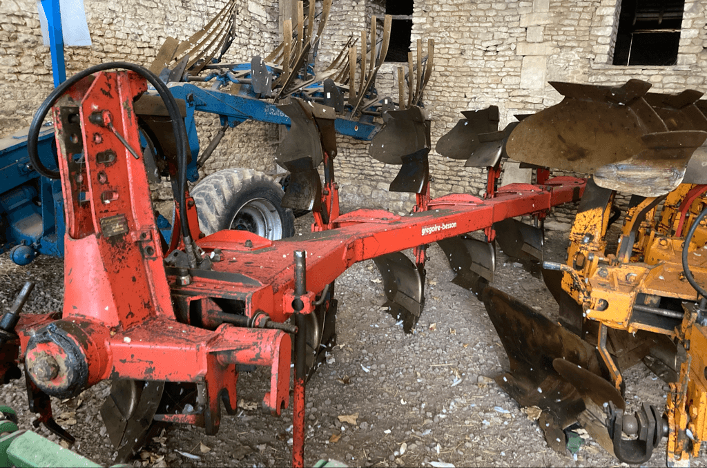 Pflug des Typs Gregoire RG 5, Gebrauchtmaschine in CINTHEAUX (Bild 3)