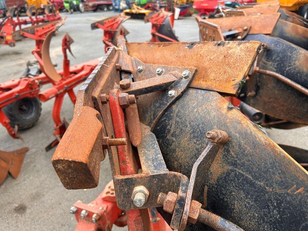 Pflug des Typs Gregoire RY47, Gebrauchtmaschine in JOSSELIN (Bild 6)