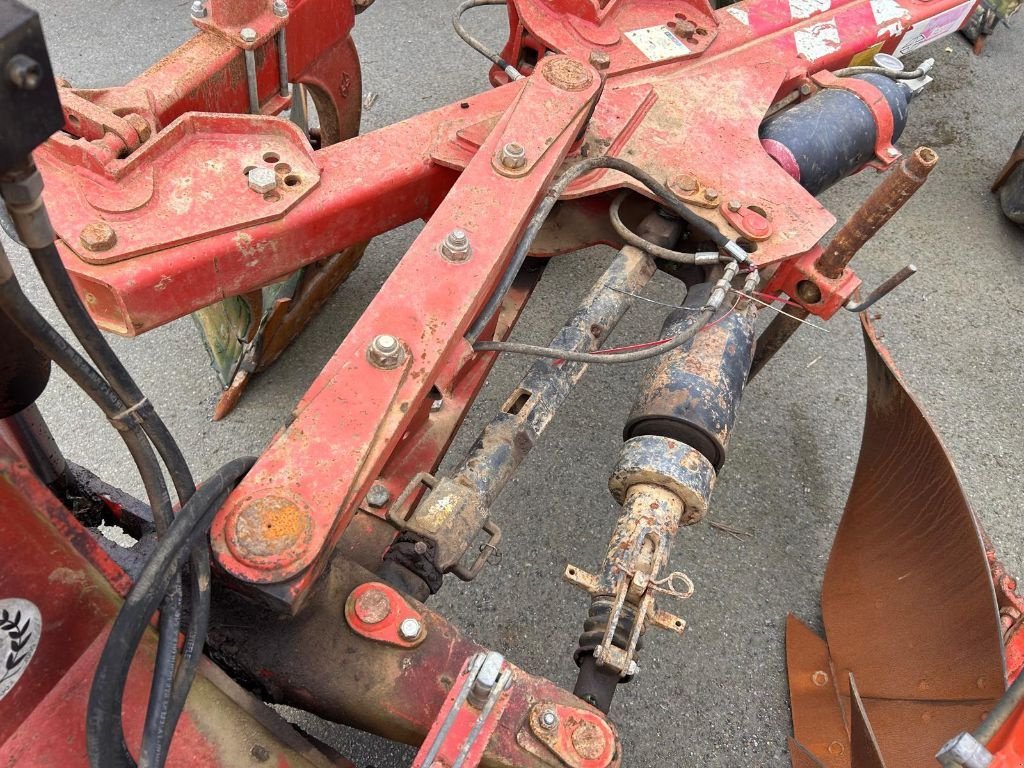 Pflug des Typs Gregoire RY47, Gebrauchtmaschine in JOSSELIN (Bild 5)