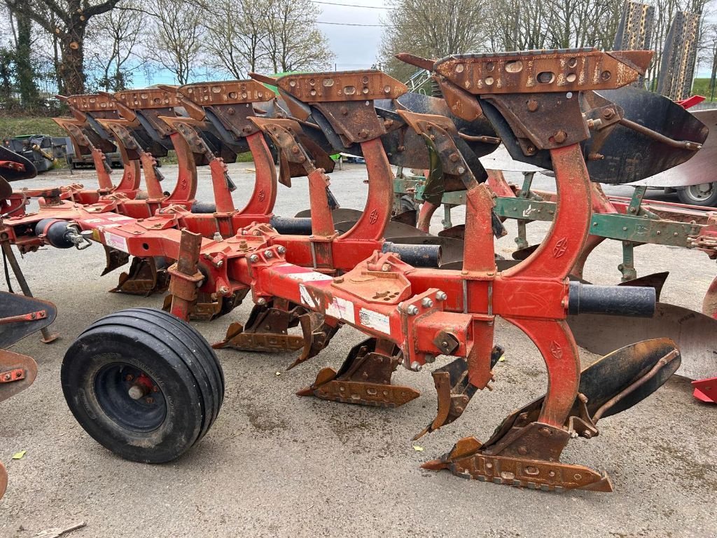 Pflug des Typs Gregoire RY47, Gebrauchtmaschine in JOSSELIN (Bild 2)