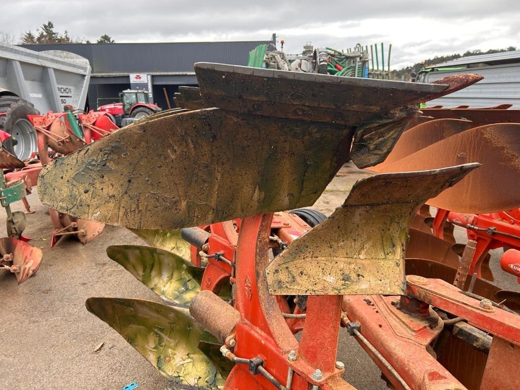 Pflug des Typs Gregoire RY47, Gebrauchtmaschine in JOSSELIN (Bild 4)