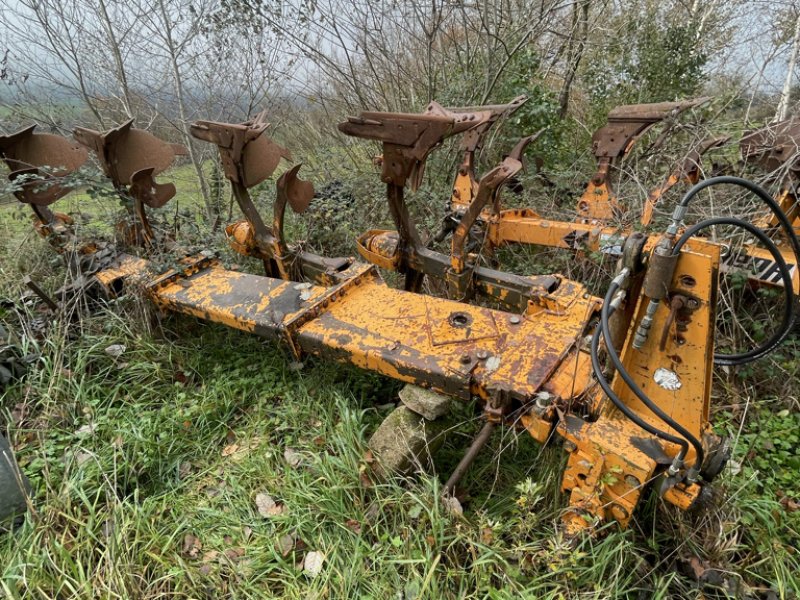 Pflug типа Huard ?, Gebrauchtmaschine в Calmont (Фотография 1)