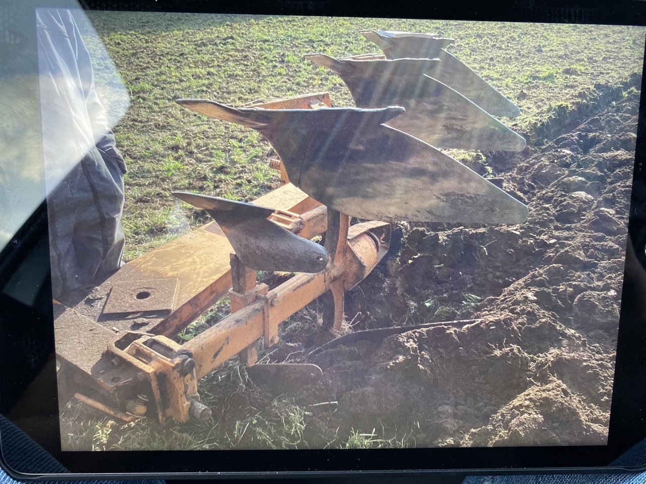 Pflug typu Huard 355, Gebrauchtmaschine v VERNOUX EN VIVARAIS (Obrázek 3)