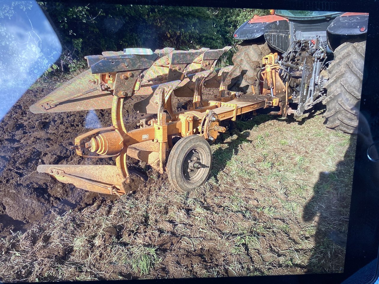 Pflug typu Huard 355, Gebrauchtmaschine v VERNOUX EN VIVARAIS (Obrázek 5)