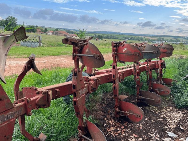 Pflug des Typs Huard 6 CORPS, Gebrauchtmaschine in VERDUN (Bild 2)