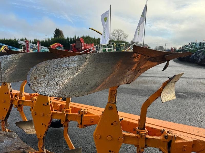 Pflug des Typs Huard 670, Gebrauchtmaschine in ESCAUDOEUVRES (Bild 5)