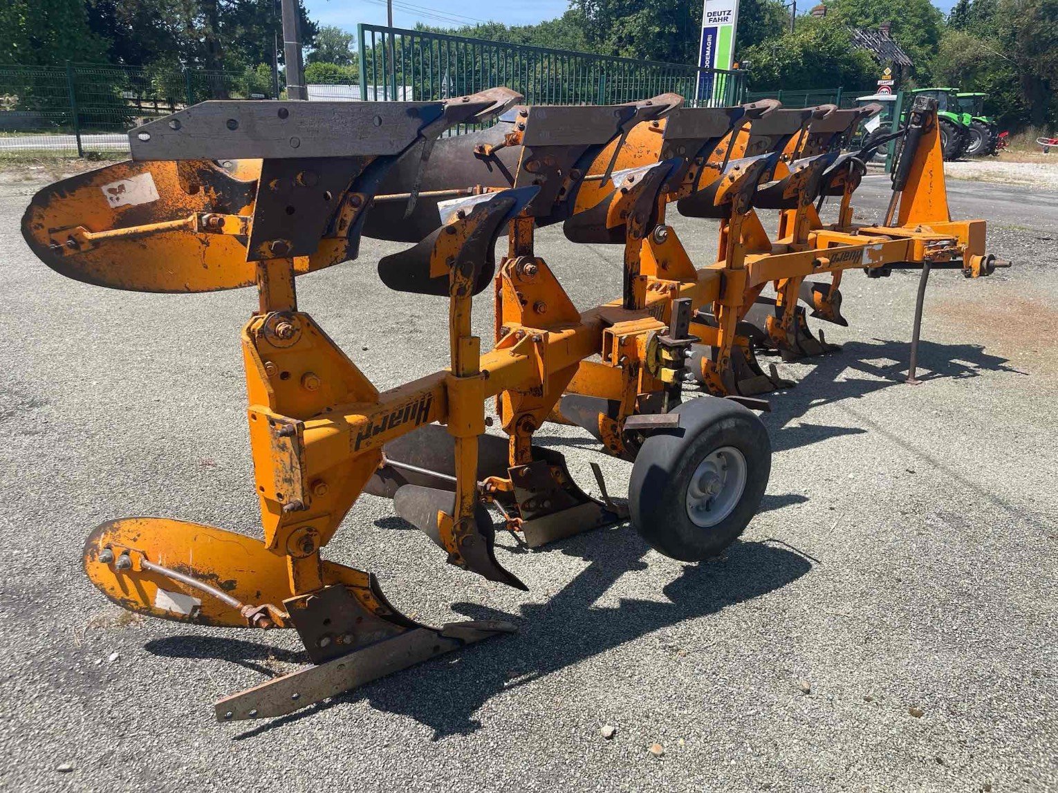 Pflug du type Huard Charrue 5CORPS . Huard, Gebrauchtmaschine en SAINT CLAIR SUR ELLE (Photo 4)