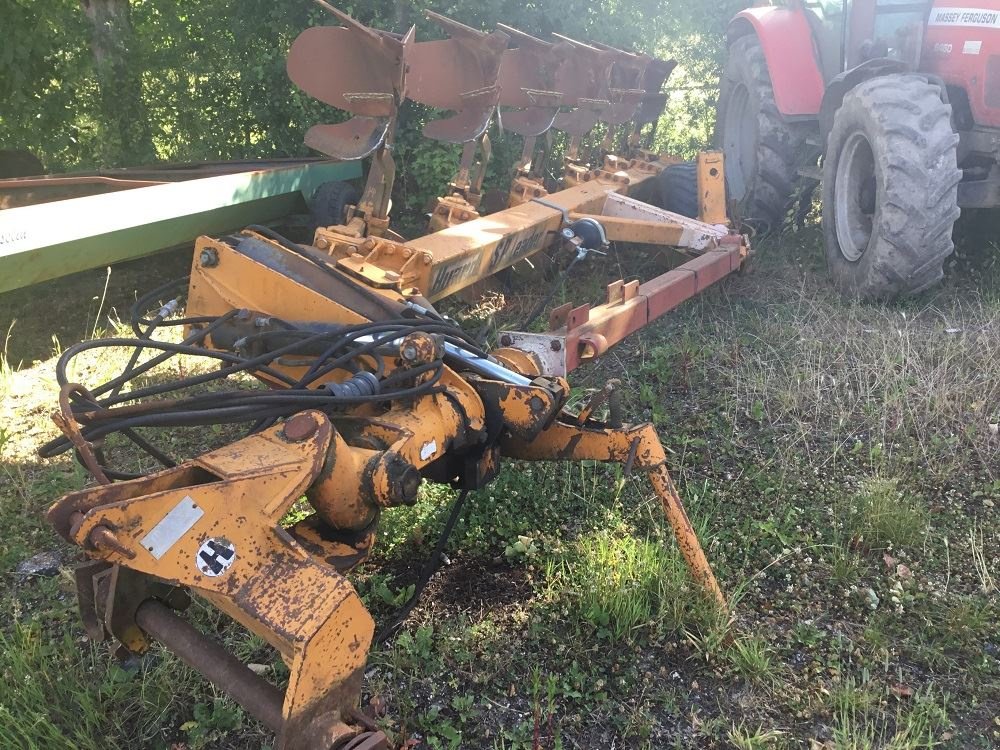 Pflug типа Huard CHARRUE, Gebrauchtmaschine в les hayons (Фотография 1)