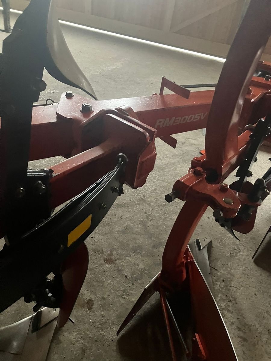 Pflug typu Kubota RM 3000 SV 4-scharig mit Steinsicherung, Gebrauchtmaschine w Feldkirchen (Zdjęcie 3)
