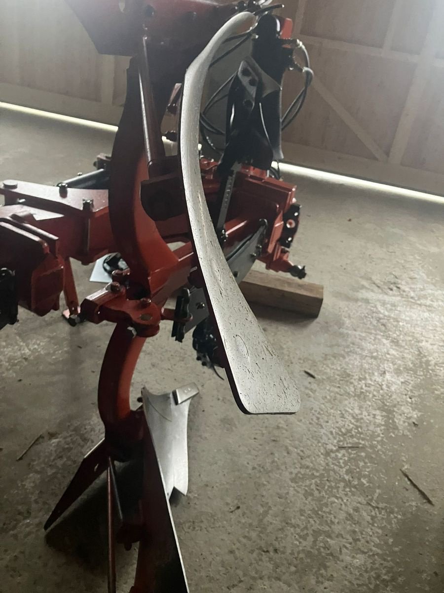 Pflug typu Kubota RM 3000 SV 4-scharig mit Steinsicherung, Gebrauchtmaschine w Feldkirchen (Zdjęcie 7)